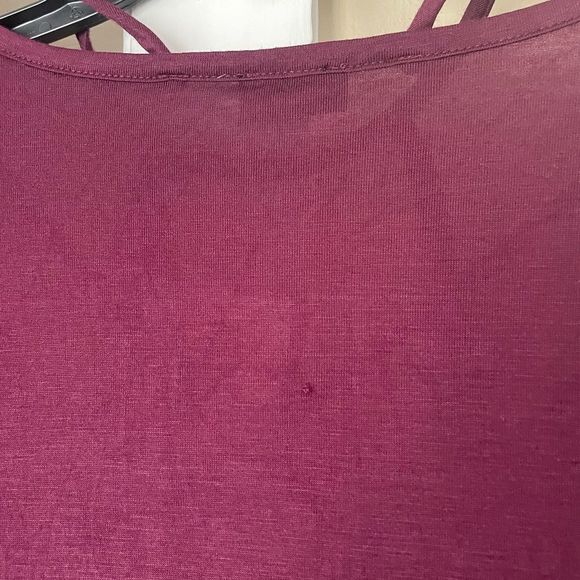 🆕 Maroon Top w/Strappy Neck Design - Picture 7 of 8